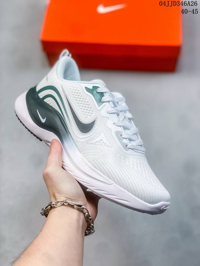 耐克nike Air Zoom Winflo 11X登月系列网透面气 训跑练步鞋 内置zoom气垫 脚回感弹感受非常直接。 尺码：39 40 40.5 41 4