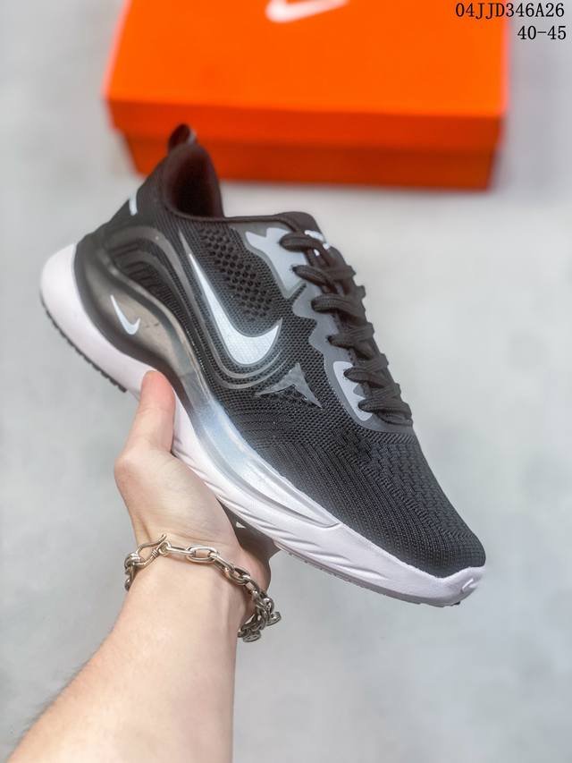 耐克nike Air Zoom Winflo 11X登月系列网透面气 训跑练步鞋 内置zoom气垫 脚回感弹感受非常直接。 尺码：39 40 40.5 41 4