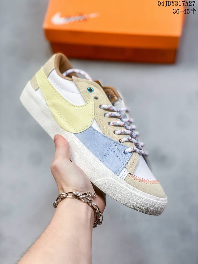 真标带半码 Nike Blazer Mid 77 Vntg开拓者 大勾 复古经典低帮百搭休闲运动板鞋。鞋垫搭配后跟nike Zoom Air气垫，在碰撞着地时提