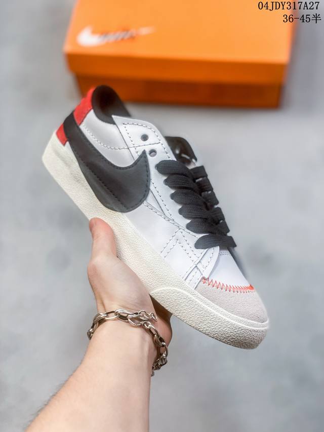 真标带半码 Nike Blazer Mid 77 Vntg开拓者 大勾 复古经典低帮百搭休闲运动板鞋。鞋垫搭配后跟nike Zoom Air气垫，在碰撞着地时提