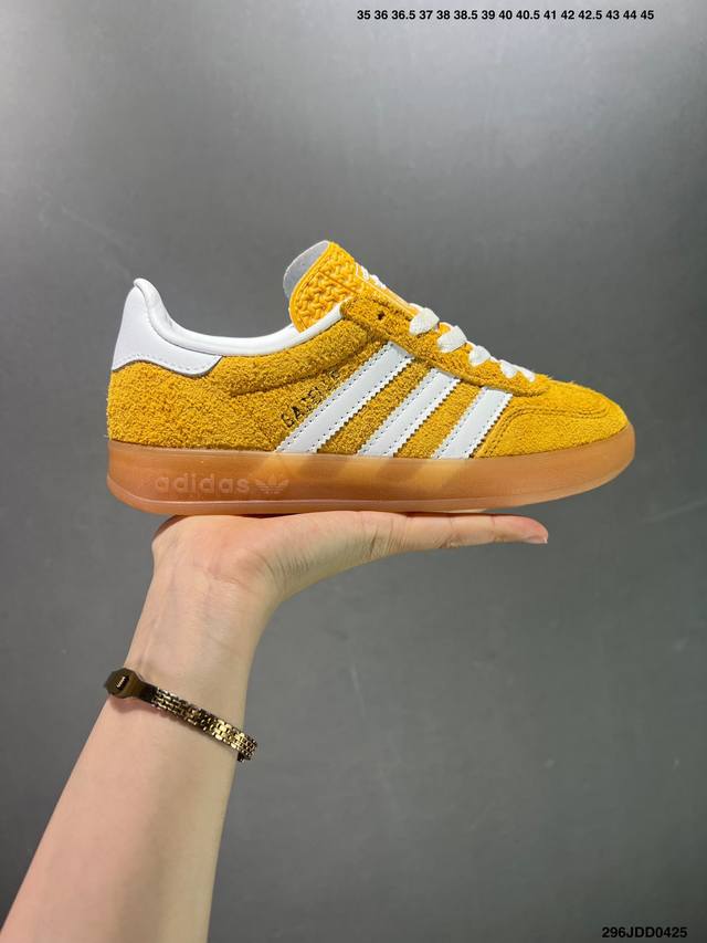 Adidas Originals Gazelle Indoor 三叶草休闲防滑耐磨低帮板鞋 鞋头出色设计 塑就出众贴合感 稳固的后跟贴合足部曲线设计 软弹舒适