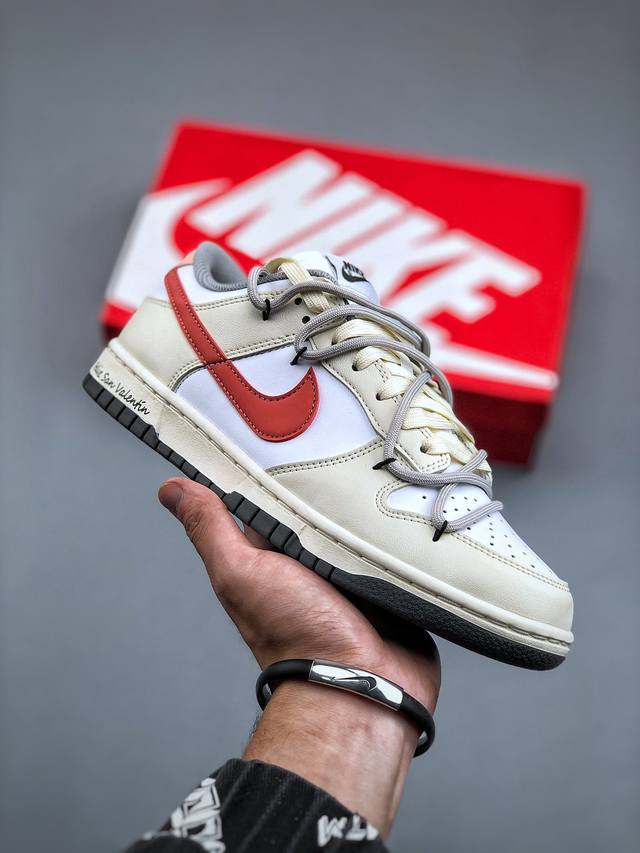 E Nike Dunk Sb Low 定制配色 Dunk Sb顾名思义，具有经典的dunk血缘，又注入了更多的时尚元素。相较于普通的dunk滑板鞋，改良版的du