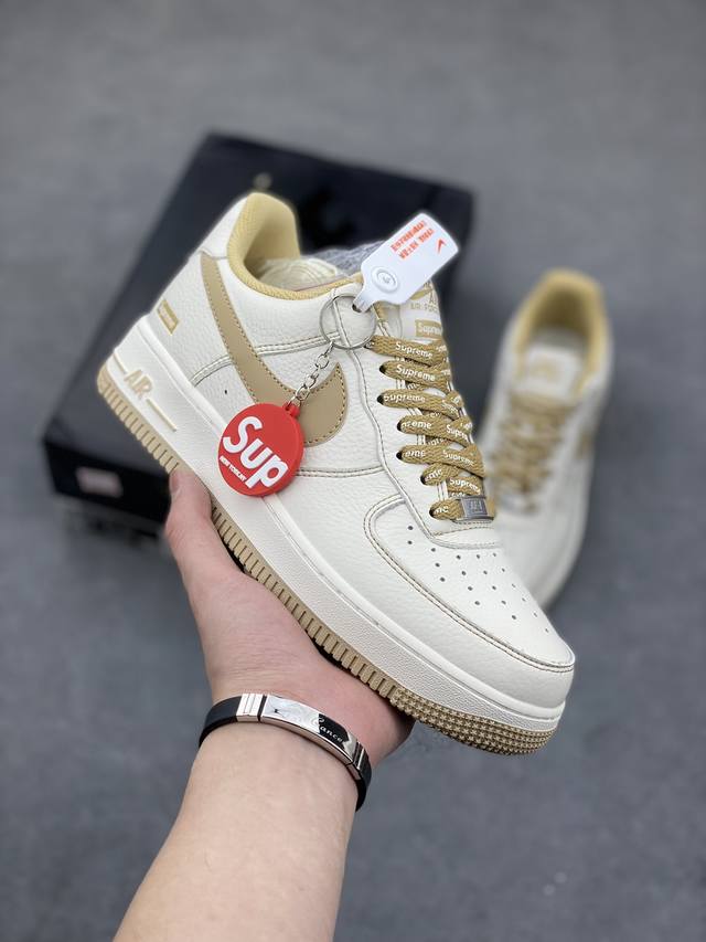 海外限量发售 公司级 Nike Air Force 1 07 Low “米卡其”Supreme联名空军一号低帮休闲板鞋 3M反光 定制皮料 原盒原包装 原楦头原