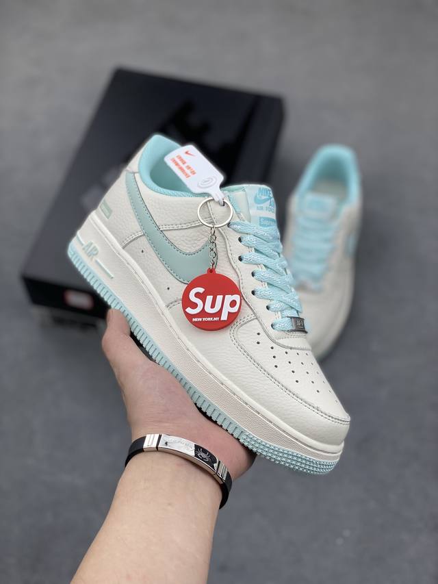 海外限量发售 公司级 Nike Air Force 1 07 Low “冰蓝”Supreme联名空军一号低帮休闲板鞋 3M反光 定制皮料 原盒原包装 原楦头原纸