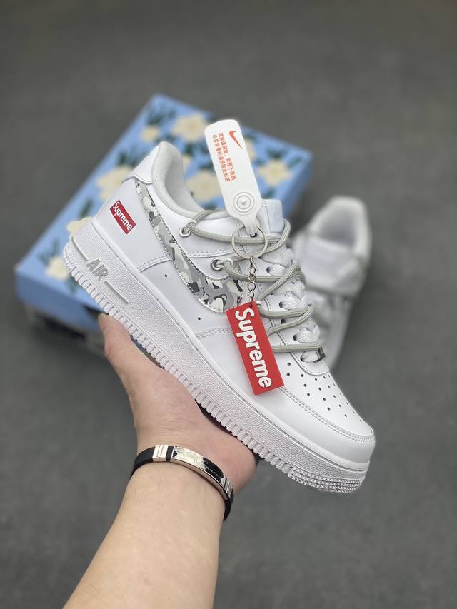 迷彩印花”订制空军一号板鞋 该定制版球鞋选用原鞋款为supreme X Nike Air Force 1Low Box Logo”防滑轻便低帮板鞋男女同款白色，