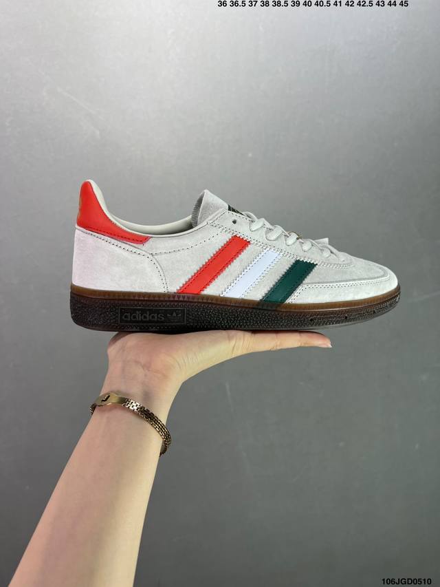 Ad Originals Handball Spzl 手球运动员系列百搭休闲运动板鞋 Db3570 这款来自阿迪达斯的这款handball Spzl前身是一双手