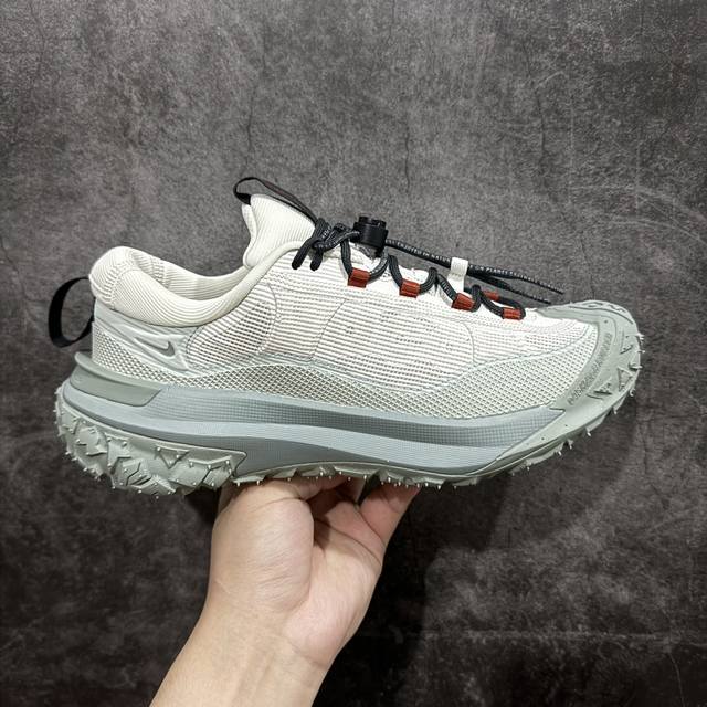 纯原版 Nk Acg Mountain Fly 2 Low Se 复古潮流户外登山鞋防水慢跑鞋 Hf6245-001 全新来袭 该款沿袭前代高帮版型的设计传统