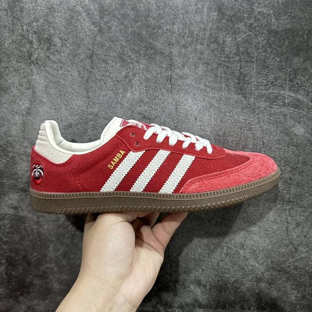 R版 Adidas Originals Samba Og 红 此款以简约大方的造型设计，给人以随性休闲的时尚格调，穿着舒适轻便，运动灵活自如，蓝满足日常个性穿搭