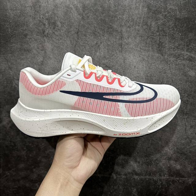 No.1版本 Nk Zoom Fly 5 马拉松超轻跑步鞋 白红色 Dm8968-100 独家开模内嵌全掌铲形真碳板.如拆解发现非碳板可假一罚十. 非市面上通货