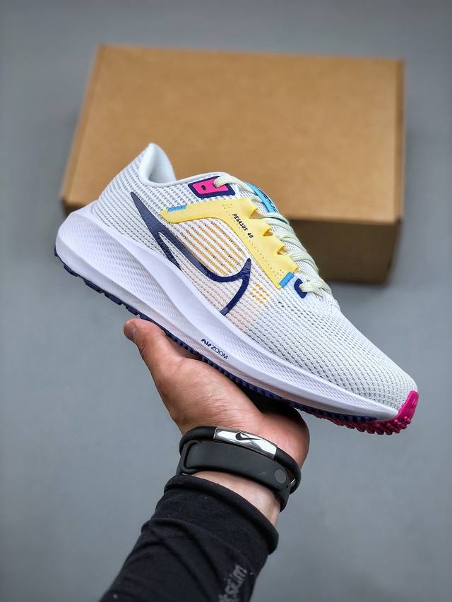 Nike Air Zoom Pegasus 登月跑鞋网面透气跑步鞋 兼顾迅疾外观和稳固脚感 后跟覆面和中足动态支撑巧妙融合 缔造稳定顺畅的迈步体验 采用密度更高