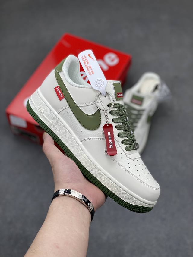 海外限量发售！公司级nike Air Force 1 '07 Low “Supreme滑板系列--米绿” 空军一号 低帮 运动鞋 休闲鞋 折边针车 工艺难度大