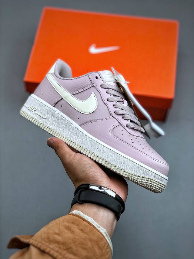 Hy版本 内置芯片，可扫码版，支持手机nfc识别！ 纯原级别 Nike Air Force 1 Low 粉白 原厂冲刀皮料切割干净 无任何毛边 清洁度细节完美