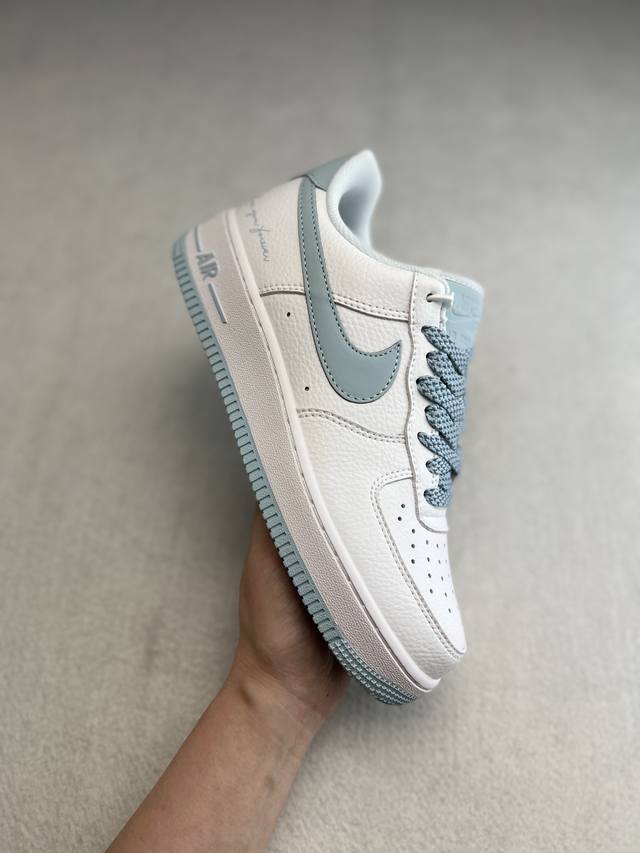 Drake X Air Force 1 Low 白冰蓝 原楦头原纸板 打造纯正空军版型 #专注外贸渠道 全掌内置蜂窝气垫 #原盒配件 原厂中底钢印、拉帮完美 官