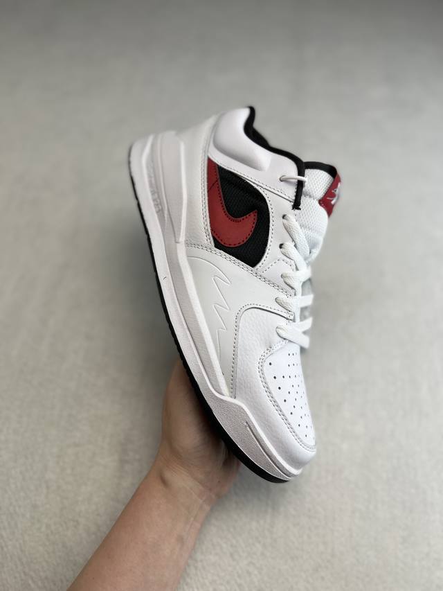 Air Jordan Stadium 90 缓震防滑休闲运动板鞋 Jordan Stadium 90充满了对tinkerhathield 原创设计的致敬 包括中