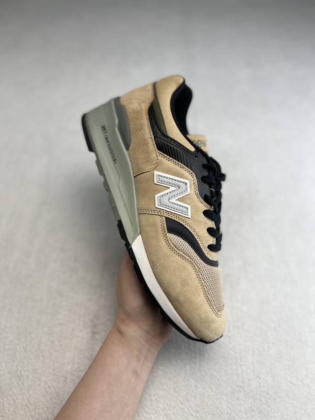 特价 史诗级独家特价 限时抢购 New Balance Nb997 高端美产 全新中底设计 慢跑鞋之王 Gceva结构与网面 皮质等材质结合 中底全新设计给予更