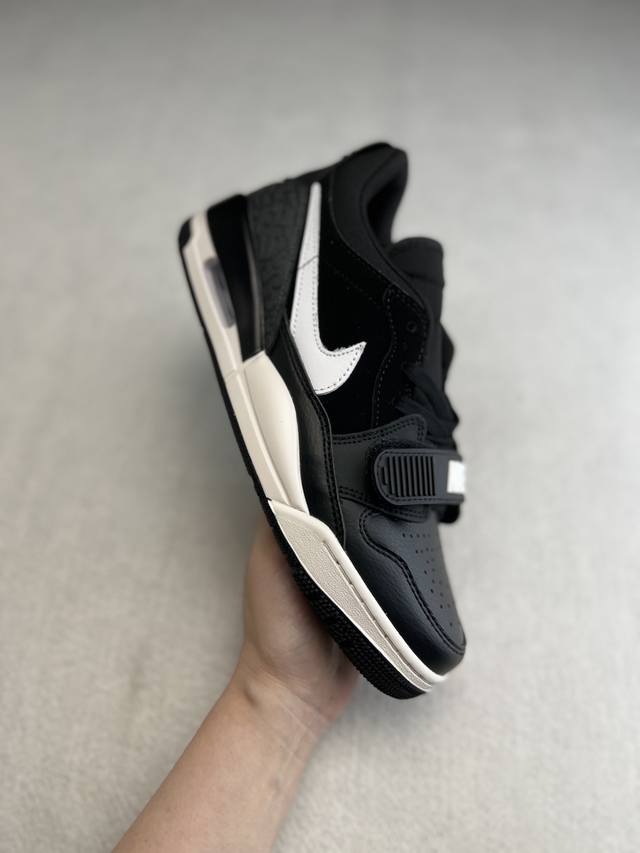 纯原版本 Air Jordan Legacy 312 Low 黑白 三合一官方新配色 上架实拍 有着交错结合的设计，它的名字就展现出它所包含的鞋款元素，312