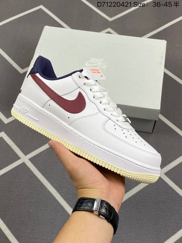 耐克nike Air Force 1 Low 空军一号低帮百搭休闲运动板鞋。柔软、弹性十足的缓震性能和出色的中底设计，横跨复古与现代的外型结合，造就出风靡全球三