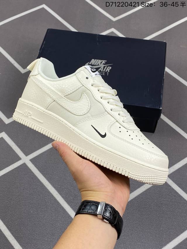 Nike Air Force1 全新配色 #原楦头原纸板 打造纯正空军版型 #专注外贸渠道 全掌内置蜂窝气垫 #原盒配件 原厂中底钢印、拉帮完美 货号：Fz46