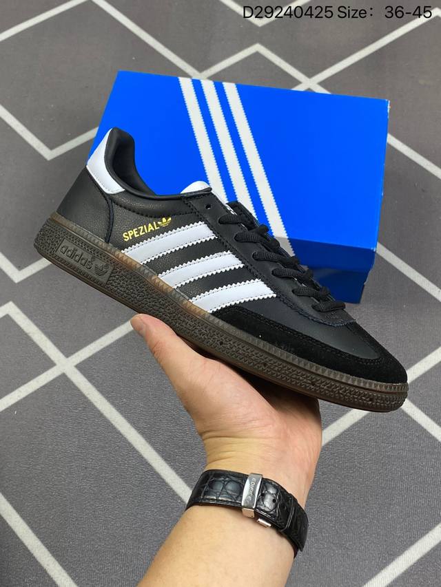 阿迪达斯 Adidas Handball Spezial 三叶草学院风复古休闲板鞋 德训鞋 橡胶底柔软皮革经典运动鞋男女士鞋 圆头、缝合拼接设计、正面绑带、鞋舌