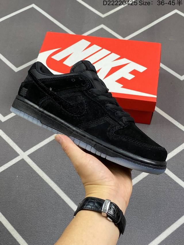 耐克 Nike Sb Dunk Low Pro 男女同款运动鞋复古板鞋，尽情迈步，彰显个性风采。采用牛仔布鞋面，经久耐穿，塑就如元年款 Dunk 般的复古质感。