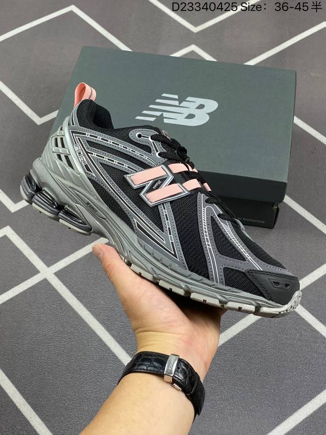 新百伦 New Balance M 6系列 复古运动鞋单品宝藏老爹鞋款。作为nb最经典的档案鞋型之一，与2002一样， 6有着nb最成熟的技术加持和复古款式，而