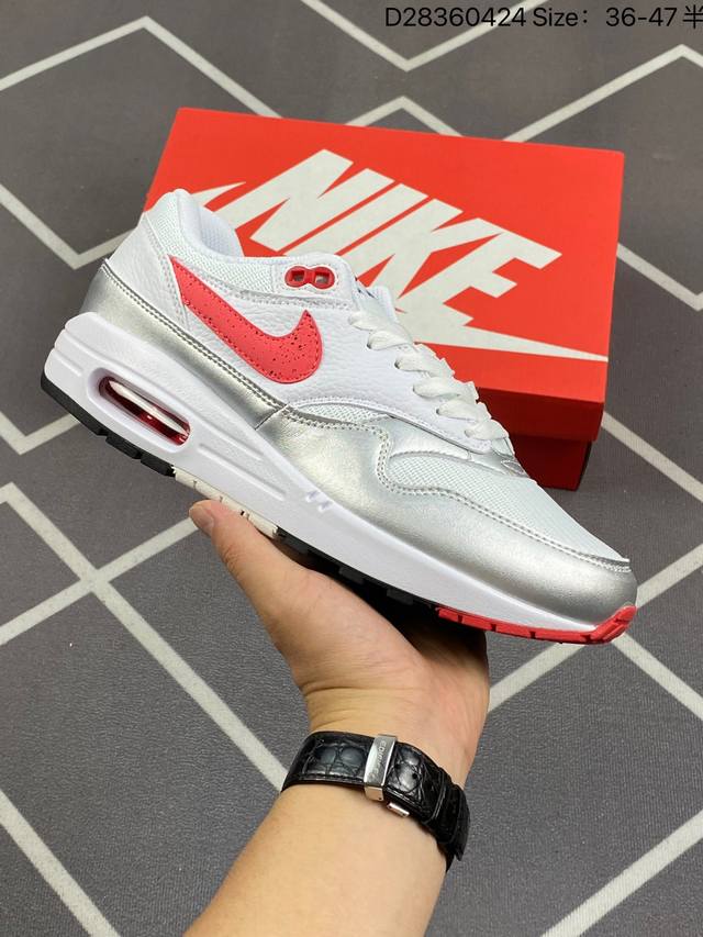 Nike Air Max 1 复刻银粉 复古休闲跑步鞋 官方同步上架 真标原盒 原底原面 正确版型 原版开发 精准细节 市面最高版本 官方货号：Hf7746 J