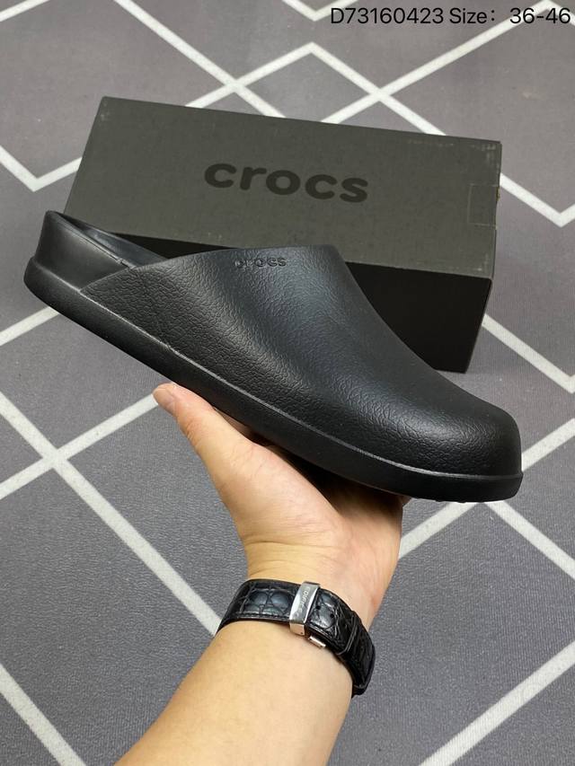 卡骆驰crocs Classic Clog 卡骆驰全系列休闲沙滩洞洞拖鞋凉鞋 超轻croslite专利材料打造 鞋面更加耐用易清洗 该鞋款轻盈舒适 2002年