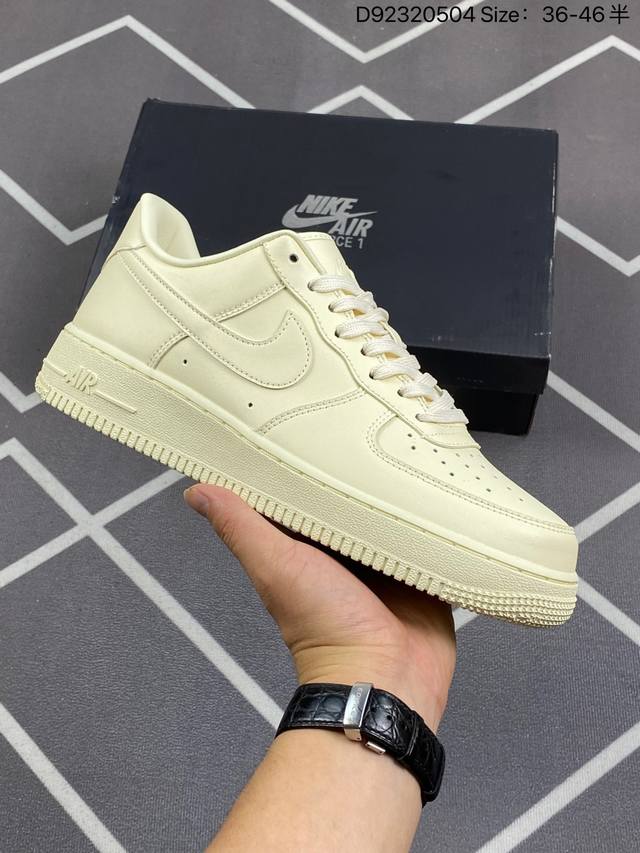 耐克nike Air Force 1 Low 空军一号 低帮百搭休闲运动板鞋 柔软、弹性十足的缓震性能和出色的中底设计，横跨复古与现代的外型结合，造就出风靡全球