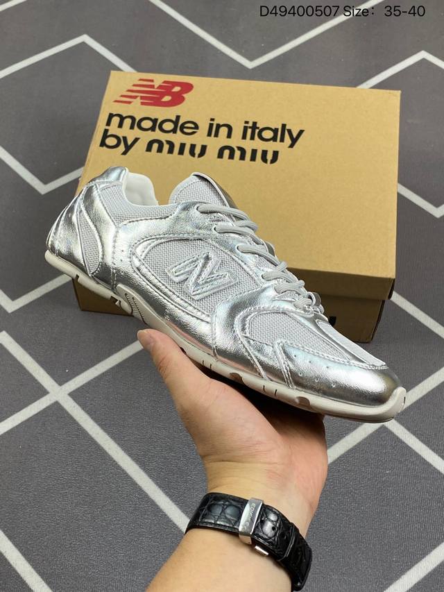 Miu Miu X New Balance联名款运动鞋 New Balance 530 学院少女风 公司级版本 联名款只保留了旧版nb530 的流线型与鞋头部分