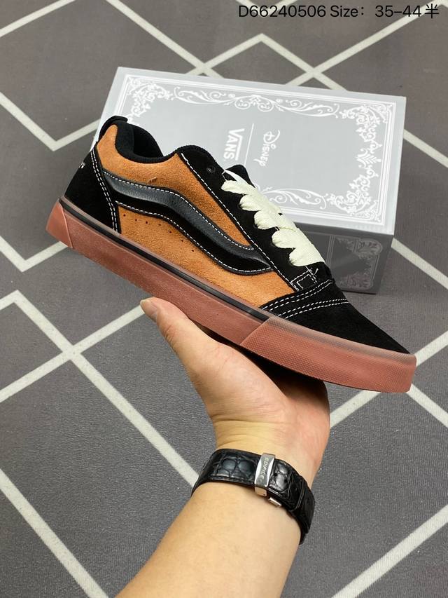 Vans Classics Knu Skool 苏格兰格纹拼接 厚鞋舌面包鞋 Vans联名超火的土豆鞋，复古经典，鞋头放大、包边上移加厚、鞋舌加厚。Vans C