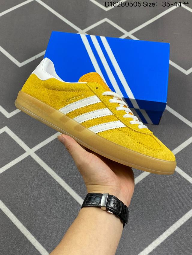 Adidas Originals Gazelle Indoor 三叶草休闲防滑耐磨低帮板鞋 鞋头出色设计 塑就出众贴合感 稳固的后跟贴合足部曲线设计 软弹舒适