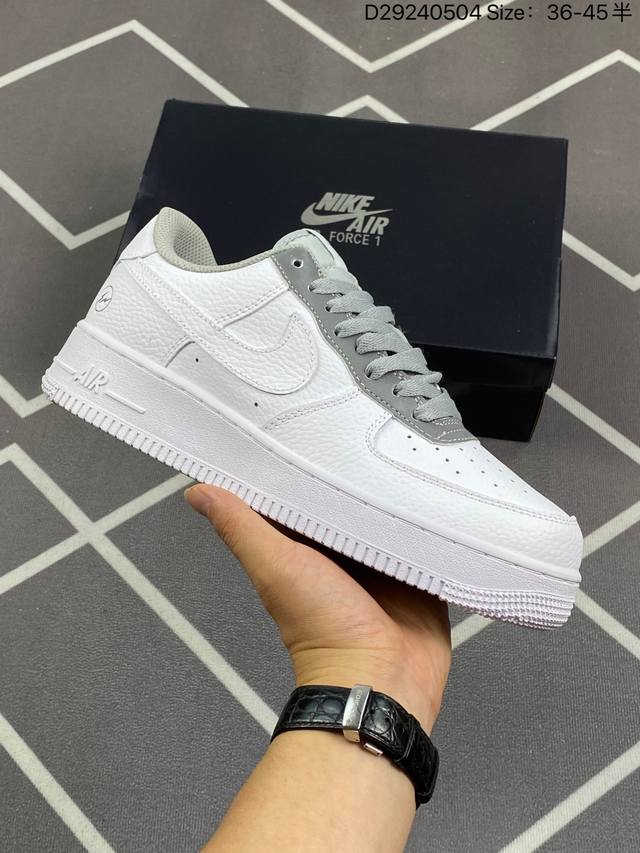 耐克nike Air Force 1 Low 空军一号低帮百搭休闲运动板鞋。柔软、弹性十足的缓震性能和出色的中底设计，横跨复古与现代的外型结合，造就出风靡全球三