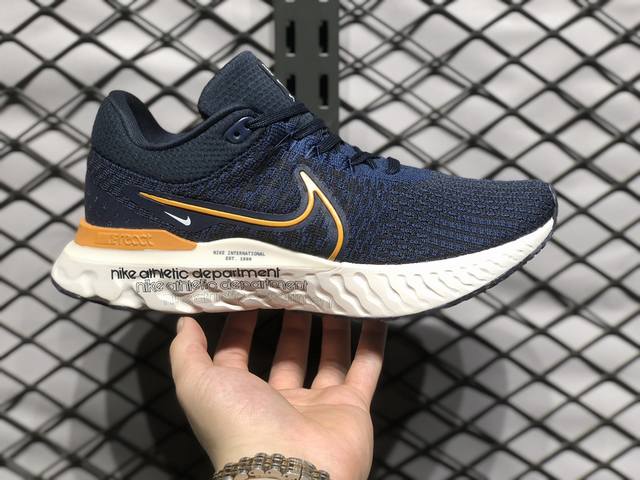 放店 Nike React Infinity Run Fk 3 采用 React泡绵的鞋款更多了增量泡绵的设计，藉由更为柔软的中底让跑者能更享受于畅跑的舒适快感