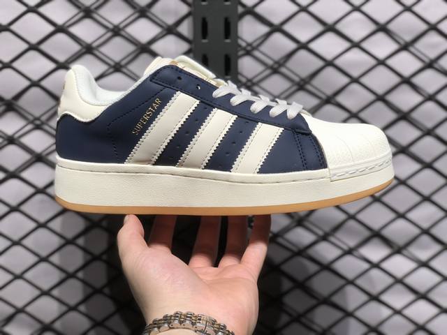 放店 Adidas Originals Superstar Xlg 舒适 防滑耐磨低帮 板鞋 点燃逐梦内核感受不凡型格带来的步履进阶，前卫风潮，未来科技主义线条