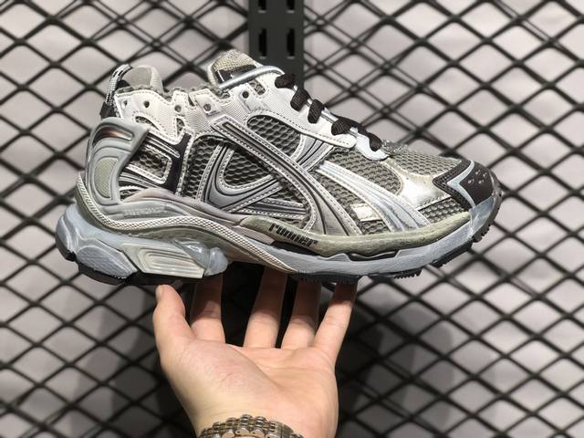 放店460 Balenciaga 巴黎世家runner运动鞋 不含皮运动鞋，网布材质，磨损效果，鞋头边缘印有尺码，背面浮印尺码，外侧印有跑者徽标，鞋舌刺绣bal