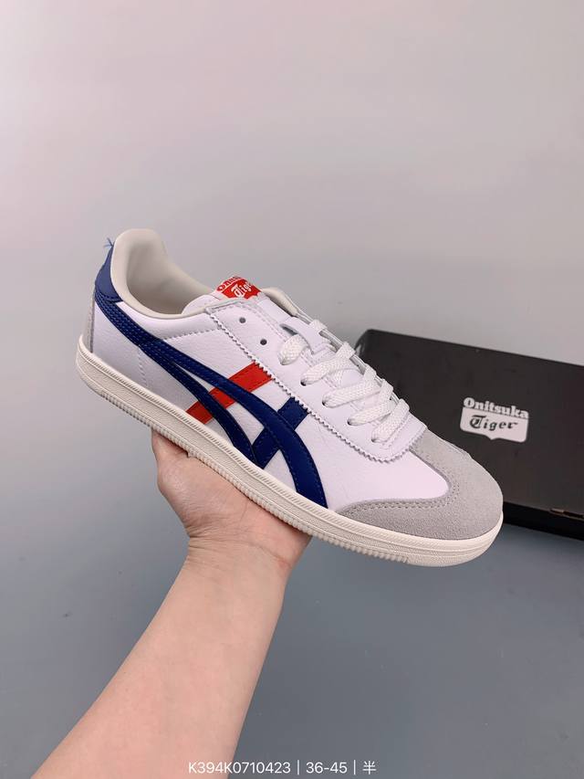 Onitsuka Tiger鬼冢虎 Tokuten 复古德训休闲。 虎爪造型的logo，鞋身稳定包裹系统，支撑鞋身。宽大的鞋舌配备防偏移设计，提升包裹性。特有的