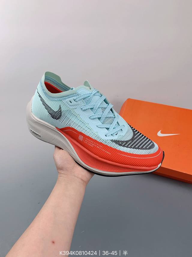 Nk Zoomx Vaporfly Next% 最强跑鞋 真碳版本 区别市面版本 这款新一代最强跑鞋在鞋面和鞋底都进行了全方位升级。鞋面使用了全新 Vaporw