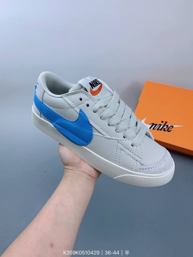 Nk Blazer Low 77 Jumbo 复古经典开拓者 颇具辨识度的nike Blazer Mid配色，将于今年回归登场，Swoosh配色填充，鞋款简约大