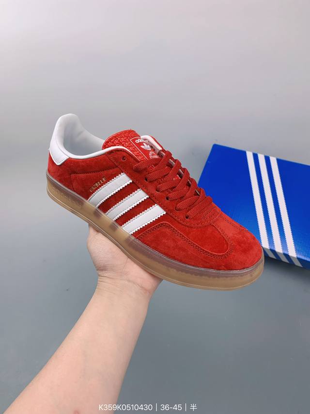 阿迪达斯adidas Originals Gazelle Indoor 三叶草复古防滑耐磨低帮板鞋 鞋款采用柔软的绒面革和耐用的皮革衬里融合在橡胶外底上！ Si