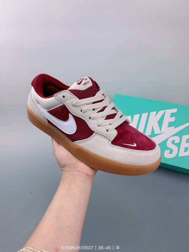 耐克nike Sb 是一款将前沿创新带入街头的单品，它具有硫化杯底，具有出色的耐用性和灵活性。 Size：如图 编码：K359K0610507