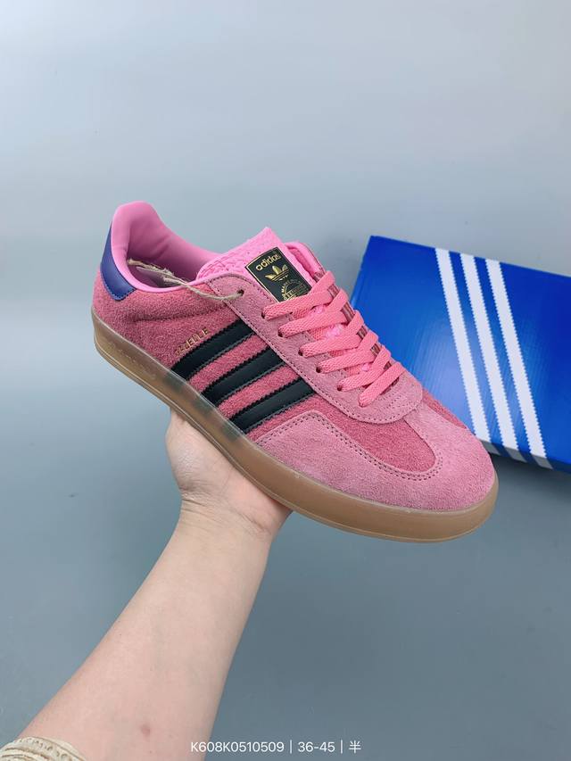 阿迪达斯 德训鞋 Adidas Originals Samba Og Shoes 经典运动鞋小白鞋 T头鞋 男女板鞋 彰显休闲摩登风情的时尚经典鞋。它诞生于50