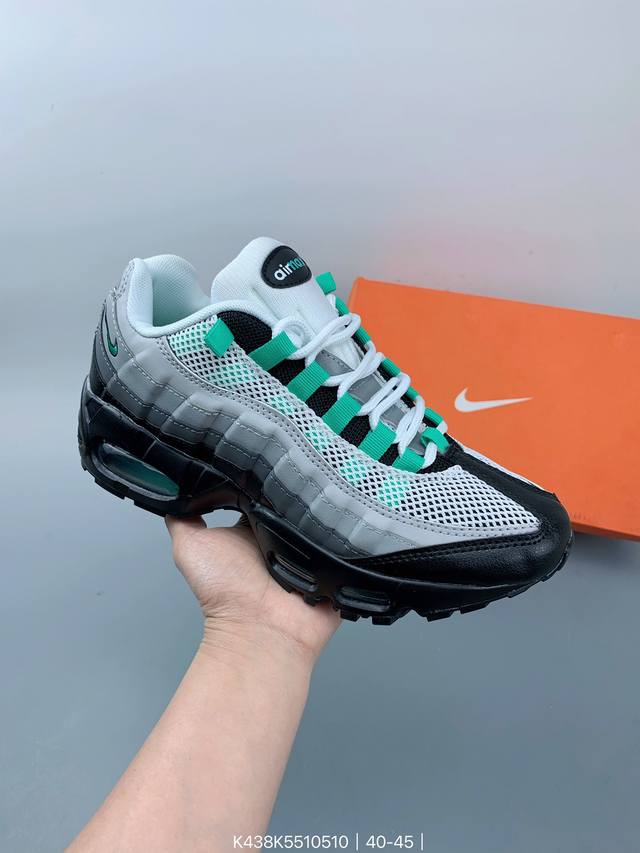 Nk Air Max 95 复古减震气垫跑鞋 经典重温 品质稳定 鞋款设计灵感源于人体构造 中底设计基于人体的脊柱构造 是整体设计的核心 Size：如图 编码：