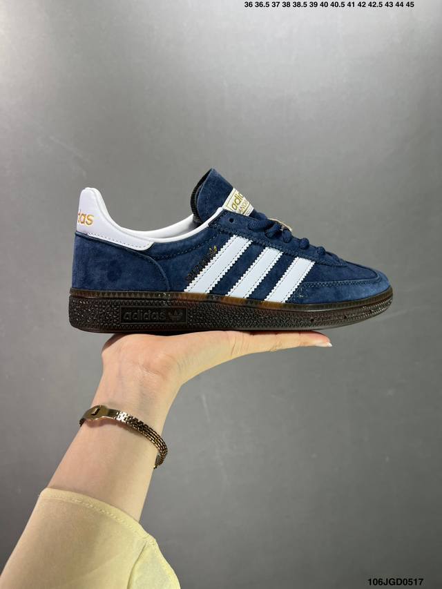 Adidas Handball Spezial 鞋舍感应韩国鬼佬指定订单。 Adidas Handball Spezial， 选用黑色麂皮制作鞋身，附装饰鞋侧三