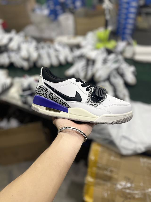 S版性价比 Air Jordan Legacy Aj312 低帮 鞋身采用了皮革材质打造 横跨鞋面的魔术贴十分吸睛 侧面的swoosh Logo的一部分被鞋面遮