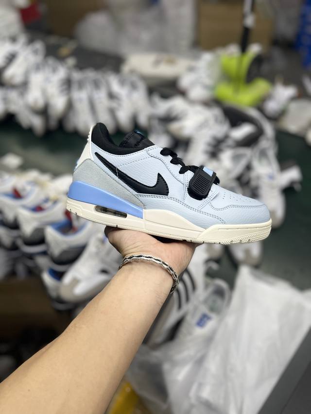 S版性价比 Air Jordan Legacy Aj312 低帮 鞋身采用了皮革材质打造 横跨鞋面的魔术贴十分吸睛 侧面的swoosh Logo的一部分被鞋面遮