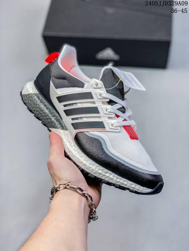 Adidas 阿迪达斯 全新鞋面缝线补强，Torsion Spring抗扭转系统阿迪达斯adidas Ultra Boost 针织鞋面休闲运动慢跑鞋。 类型：男