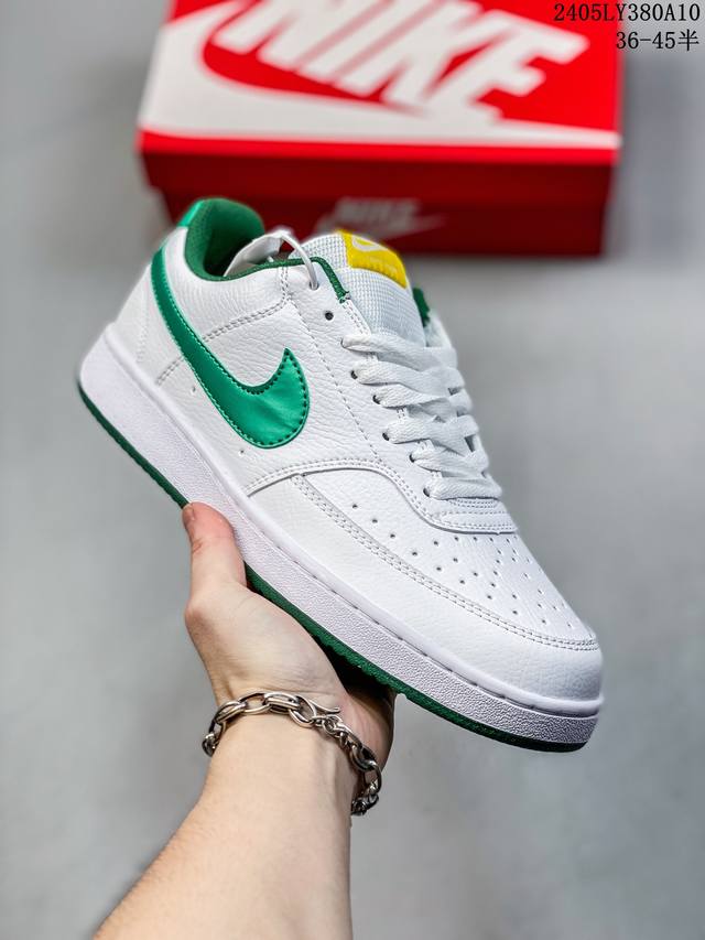 Nike Court Vision Low 百搭单品 受1980年代中期趋势的启发，Nikecourt Vision Low是一款融合了复古篮球风格的混合运动鞋