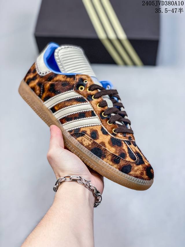 公司级notitle Xadidas Originals Samba 德训鞋 防滑耐磨 低帮板鞋 男女同款 绿白 简约大方的设计造型，使notitle X Ad