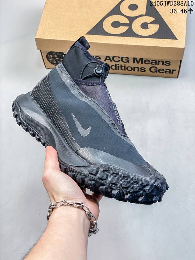 公司级nike Acg Mountain Fly Gore-Tex 机能风格 复古登山潮流板鞋运动慢跑鞋。乱石嶙峋，雨水湿滑，户外状况频发，你的双脚需要有力保护