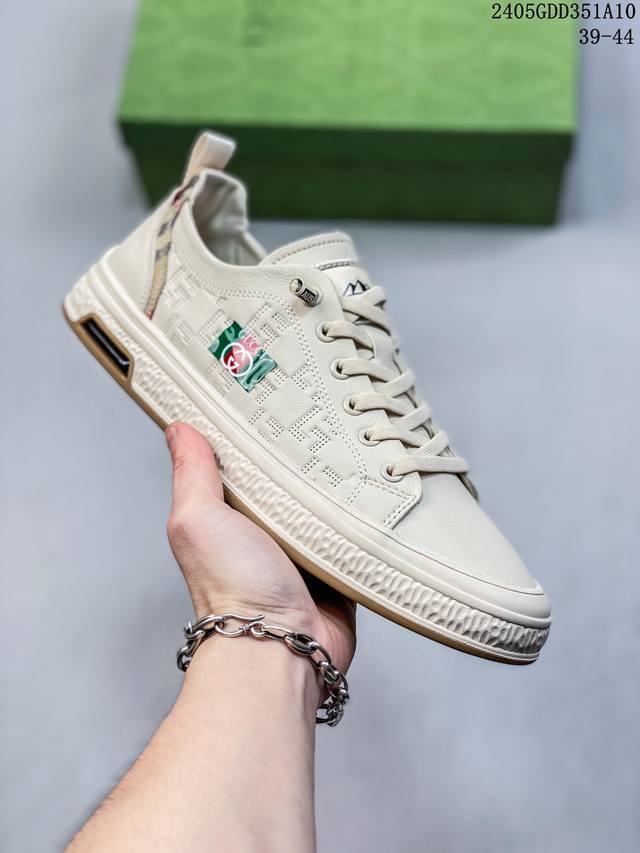 Gucci 轻奢单品 广东品质原厂 高奢古驰gucci Screener Gg High-Top Sneaker休闲潮鞋系列意大利进口超软小牛皮+刺绣搭配 原装